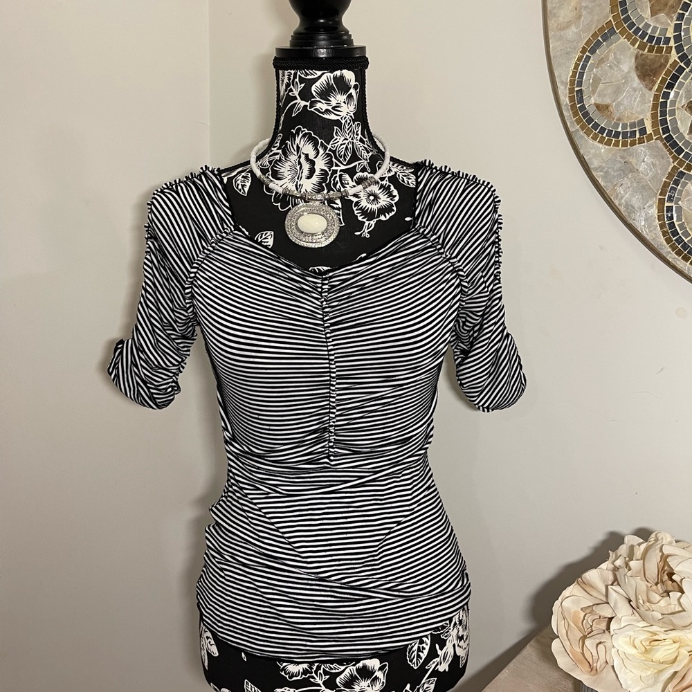 Euc Max Studio Top - image 5